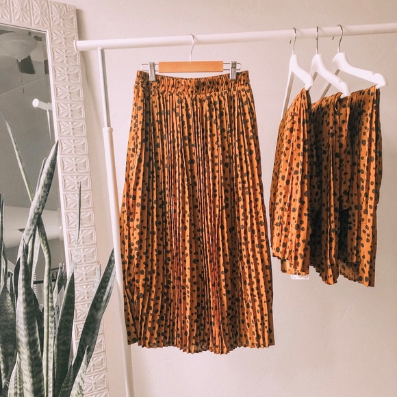 Shop Evelia Bella Dresses & Skirts - 1S LEFT! Bella Señorita Cheetah Midi Skirt